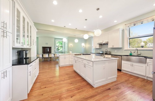 Plainfield Casa | 1897 MANSION 30 min to NYC Sleeps up to 26 with 12 bedrooms and 7 and 1/2 baths