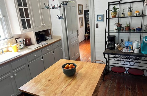 Hillsborough Casa | 1898 Mill House in Historic District: Lunarose Cottage and Artist Retreat