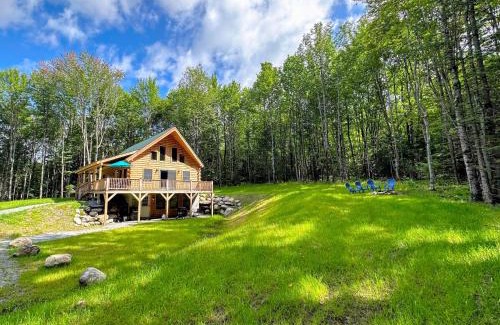 Sugar Hill Casa | 18HA Log home close to Franconia Notch privacy fire pit wifi pool gym passes