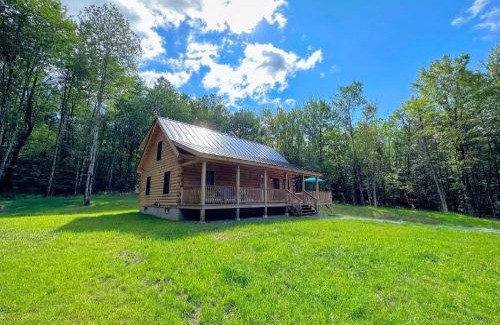 Sugar Hill Casa | 18HA Log home close to Franconia Notch privacy fire pit wifi pool gym passes
