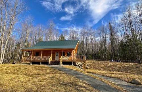Sugar Hill Casa | 18HA Log home close to Franconia Notch privacy fire pit wifi pool gym passes