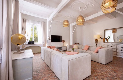 Cavaillon Otro | 18th century castle with swimming pool
