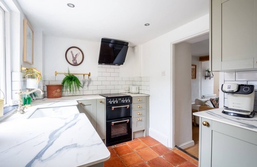 Cirencester Casa | 18th Century Cottage in Cirencester with Garden