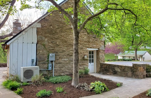 Middleburg Cabaña | 18th Century Stone Cottage minutes from historic Middleburg