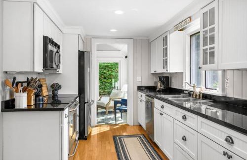 West Harwich Casa | 19 Burton Avenue West Harwich - - Lobsta House