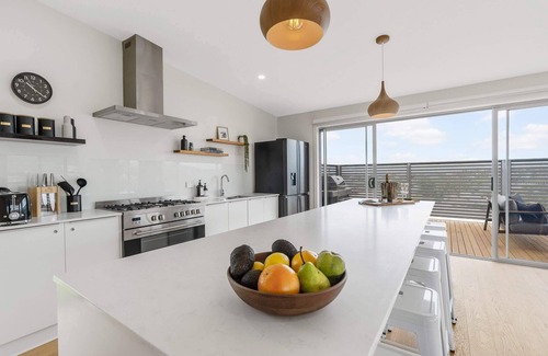 Port Elliot Casa | 19 Carnegie Luxury Linen & WiFi Walk to beach town Views