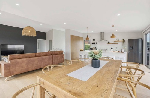 Port Elliot Casa | 19 Carnegie Luxury Linen & WiFi Walk to beach town Views