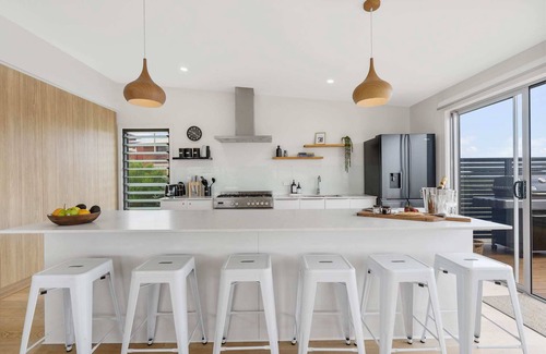 Port Elliot Casa | 19 Carnegie Luxury Linen & WiFi Walk to beach town Views