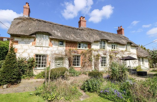 Newport Cabaña | 19 Clatterford Shute