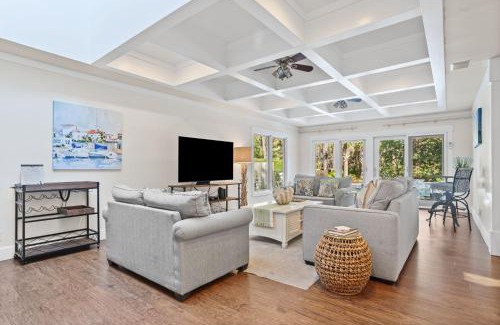 Heritage Woods Casa | 19 Gunnery Lane 2 Kings 1 Queen 2 Doubles Pet Friendly Private Heated Pool w Beach GearBike Rentals
