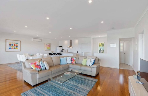 Encounter Bay Casa | 19 Seacrest Ave: uninterrupted, panoramic sea views from The Bluff to Goolwa