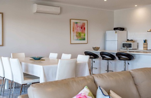 Encounter Bay Casa | 19 Seacrest Ave: uninterrupted, panoramic sea views from The Bluff to Goolwa