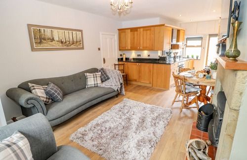 Holmfirth Casa | 19 THE VILLAGE, family friendly in Holmbridge