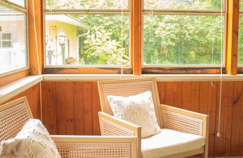 Red Wing Casa | 1900 Craftsman Home in Downtown Red Wing. Charming and original woodwork!