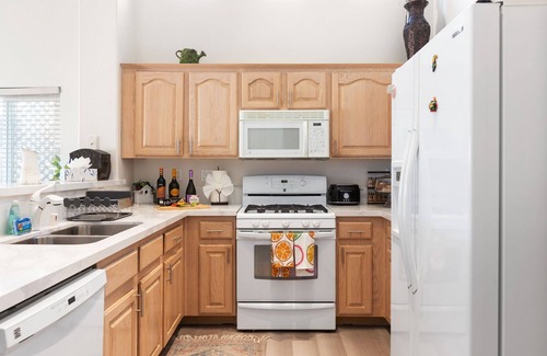Las Vegas Casa | 1900 SqFt House 5beds/3bath W/Heated Pool/Spa/BBQ.