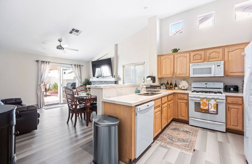 Las Vegas Casa | 1900 SqFt House 5beds/3bath W/Heated Pool/Spa/BBQ.