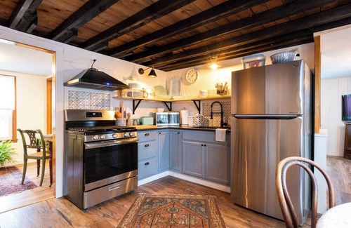 Coxsackie Cabina | 1900’s farmhouse, hot tub & fireplace