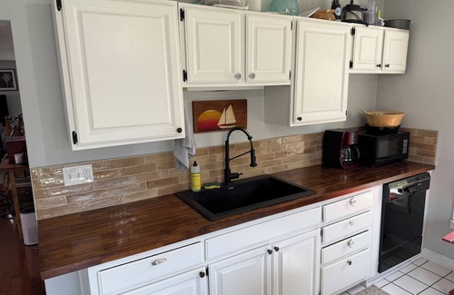 Muskegon Casa | 1902 Cottage w Muskegon Lake views, 4 bedrooms, AC WiFi, btwn beach & downtown