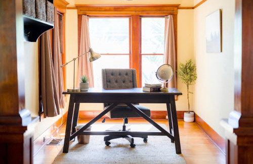 Park West Casa | 1907 Stone House - King Bed, Office, Crib, Toys