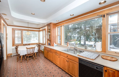 Reedsburg Casa | 1909 Mansion in Reedsburg near Wisconsin Dells