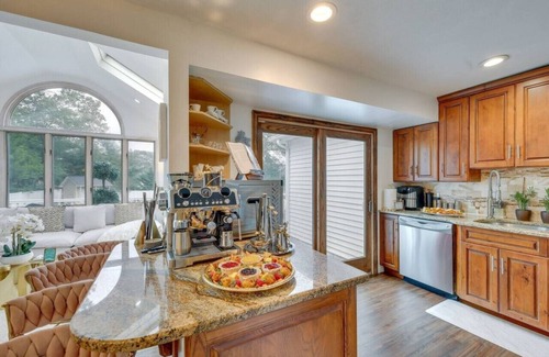 Lake Grove Casa | 191) Perfect for larger groups!