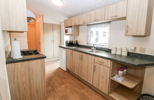 Rhyd-y-clafdy Cabaña | 191 SNOWDONIA VIEW, pet friendly, with a garden in Chwilog
