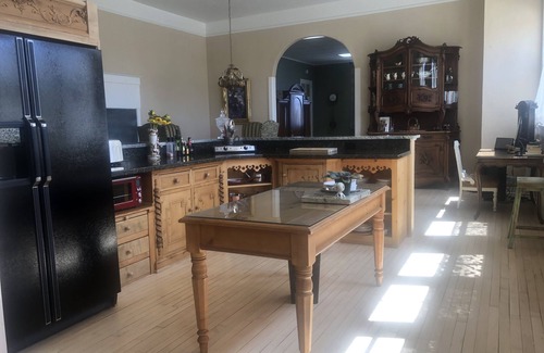 Clarkdale Apartamento | 1917 Elegant Schoolhouse with Rose Gardens