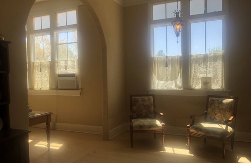 Clarkdale Apartamento | 1917 Elegant Schoolhouse with Rose Gardens