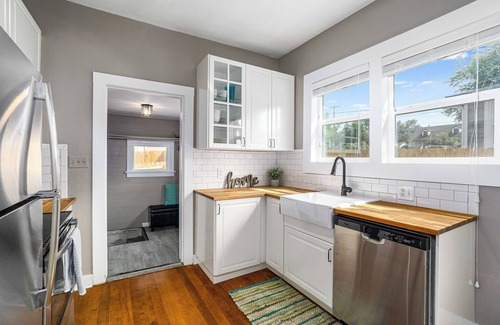 Castle Rock Casa | 1920's Historic House Short Walk to Downtown