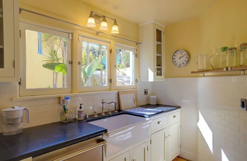 Los Feliz Alquiler De Eote | 1920's Los Feliz Villa with Pool and Spa.