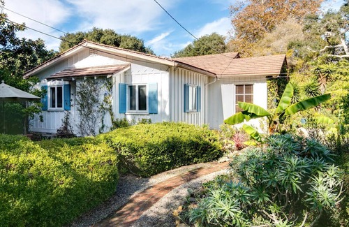 Montecito Casa | 1920’s Montecito Hedgerow Cottage