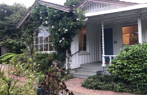 Montecito Casa | 1920’s Montecito Hedgerow Cottage