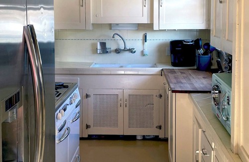 Middletown Casa | 1920's Spanish cottage - central to everything!
