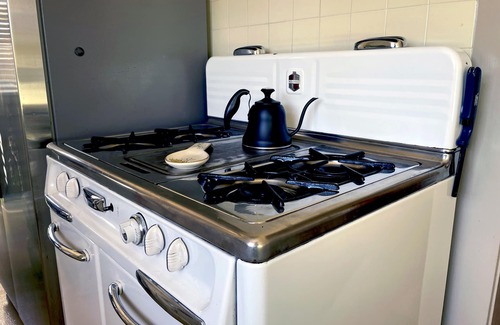 Middletown Casa | 1920's Spanish cottage - central to everything!