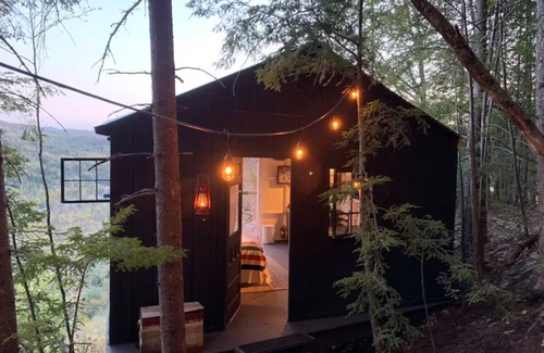 Stockbridge Cabina | 1920s "Golden Age" Cabin w/ Breathtaking Views!