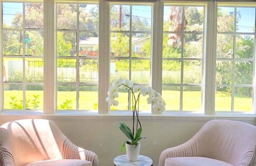 North Central Casa | 1920s Pasadena Cottage Steps from RoseBowl w/ Pool