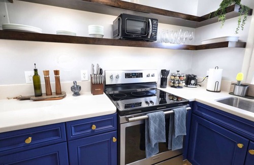 Vero Beach South Casa | 1920s Speakeasy, Horses & Hot Tub | 5mi to Beach