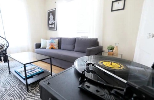 Lower Greenville Apartamento | 1920s Urban Charm, Lower-Greenville Ave Area