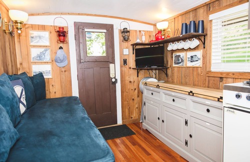 Natural Bridge Casa | 1926 C&O Guest Caboose -new listing!