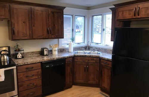 Mandan Casa | 1928 Historic Spacious Victorian Home (Entire House)