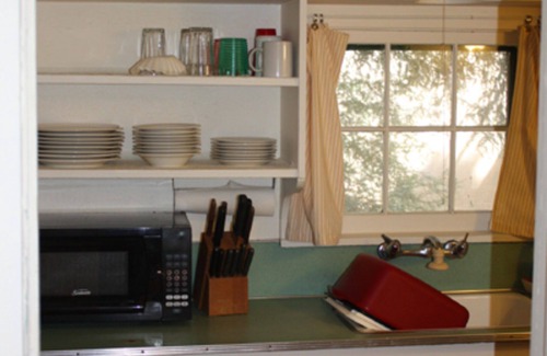Clearlake Cabina | 1930's Rustic Studio Cabin en una finca privada, para 2 personas