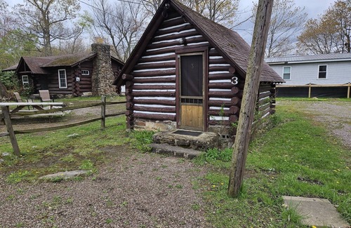 Markleysburg Cabina | 1930s and 40s cabins located in the heart of the Laural highlands. Cabin 3