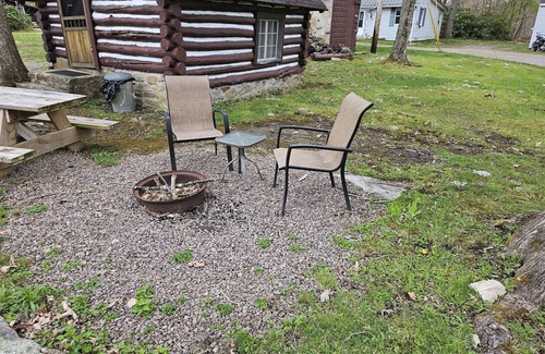 Markleysburg Cabina | 1930s and 40s cabins located in the heart of the Laural highlands. Cabin 5