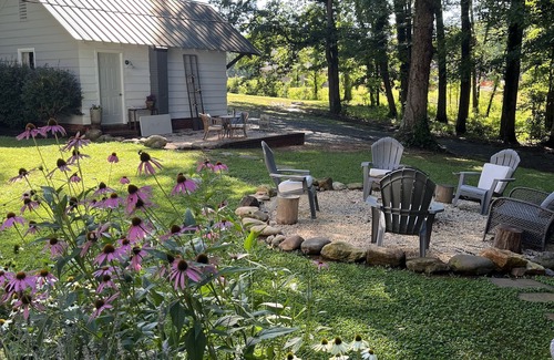 Winston - Salem Cabaña | 1930’s Guest Cottage and Vintage Shop with 1/2 Bath and Full Bed