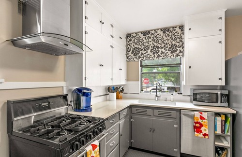 North End Cabaña | 1938 Cottage | Newly Remodeled | Coveted North End