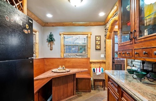 Big Bear City Cabina | 1938 Historic Maltby Cabin