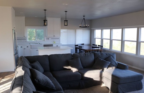 Newcastle Otro | 1940 Farmhouse on 20 Acres with Pool and Hot Tub Near Folsom Lake