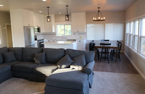 Newcastle Otro | 1940 Farmhouse on 20 Acres with Pool and Hot Tub Near Folsom Lake