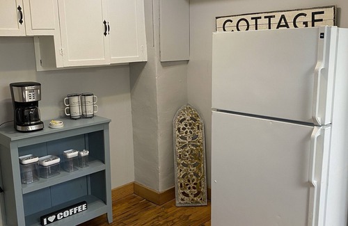 Hendersonville Cabaña | 1940's Cottage