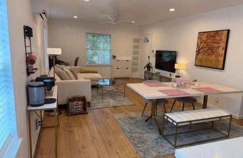 Lawndale/ Wayside Casa | 1940s Beauty near Downtown Medical Center and UH